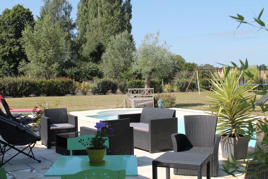 Le Champ De La Ferme Bed & Breakfast Saint-Gervais en-Belin Dış mekan fotoğraf