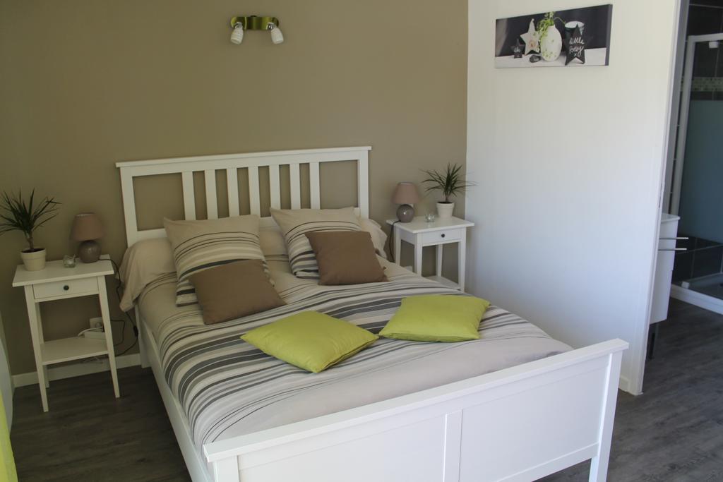 Le Champ De La Ferme Bed & Breakfast Saint-Gervais en-Belin Dış mekan fotoğraf