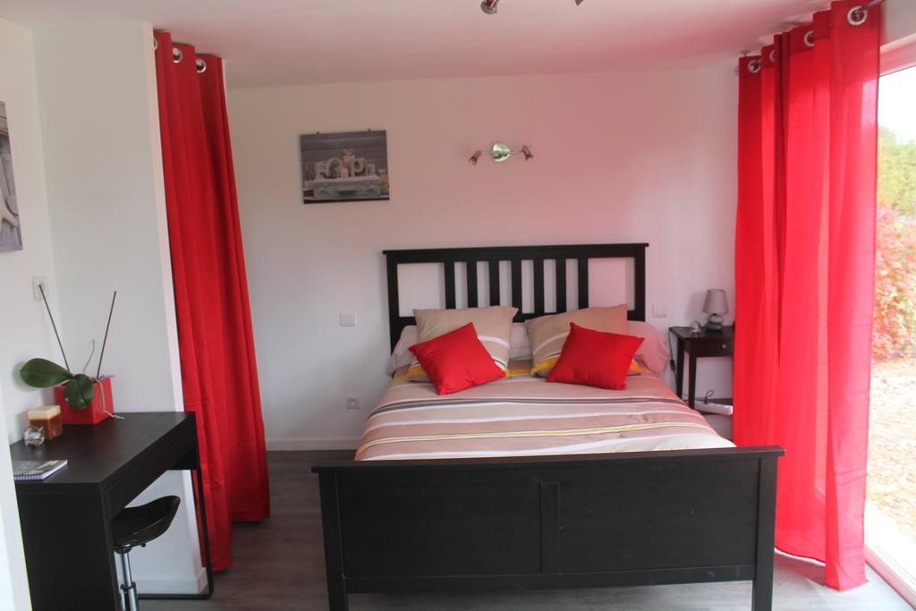 Le Champ De La Ferme Bed & Breakfast Saint-Gervais en-Belin Dış mekan fotoğraf