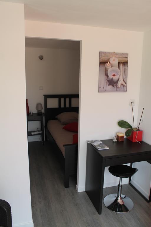Le Champ De La Ferme Bed & Breakfast Saint-Gervais en-Belin Dış mekan fotoğraf